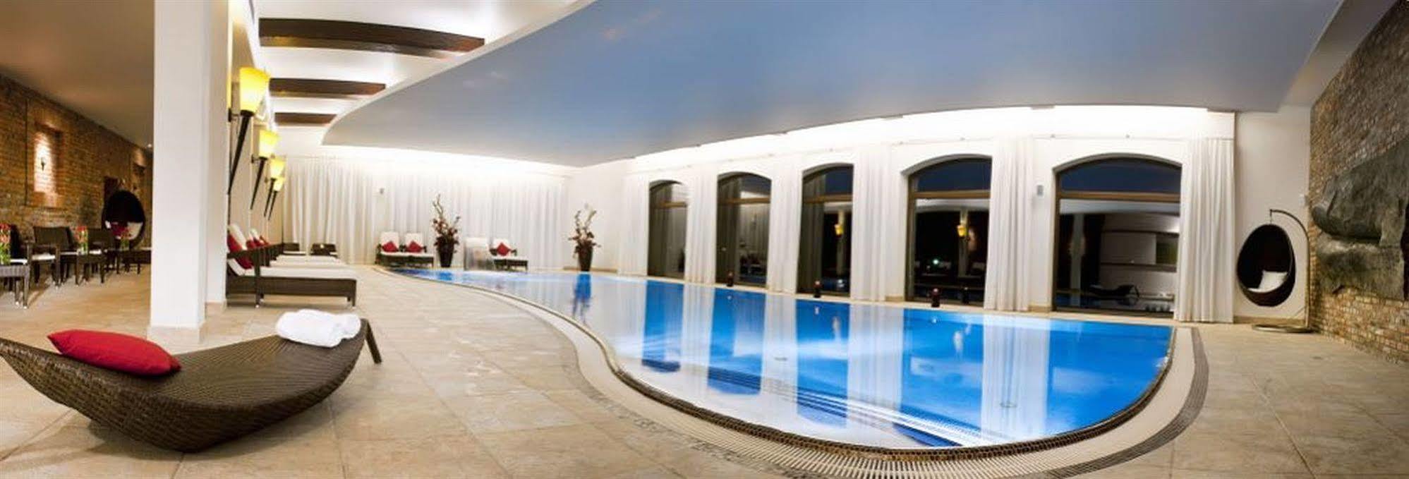 Hotel Remes Opalenica Εξωτερικό φωτογραφία