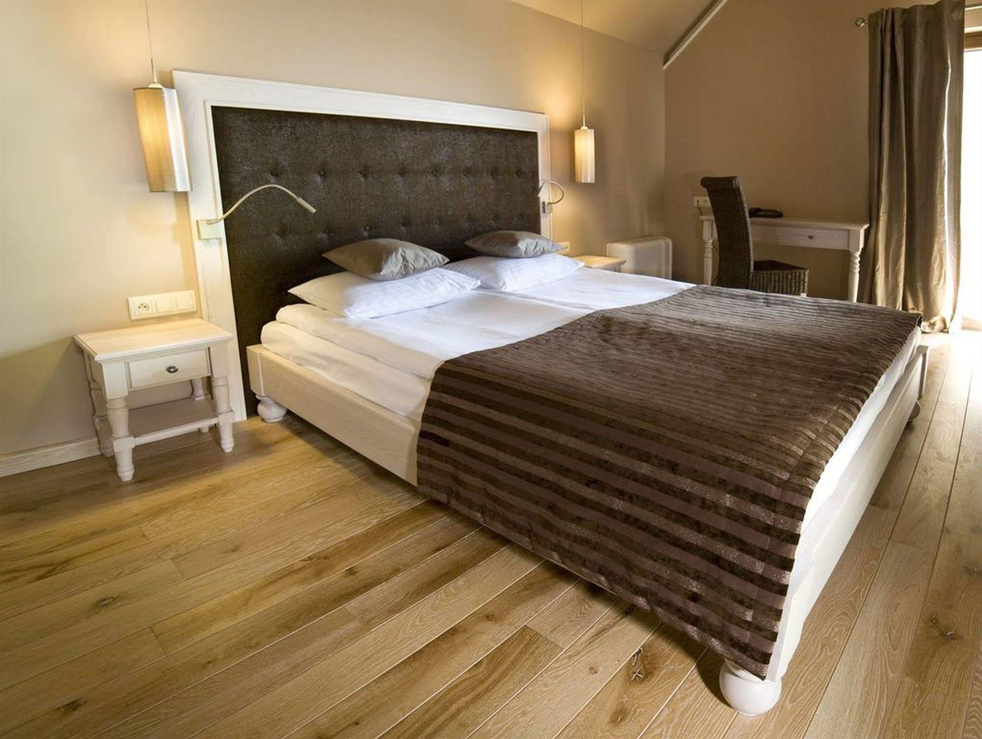 Hotel Remes Opalenica Εξωτερικό φωτογραφία